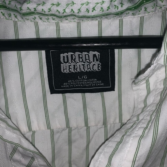 Urban Heritage Short Sleeve Button-Up (Size L) - Picture 3 of 4